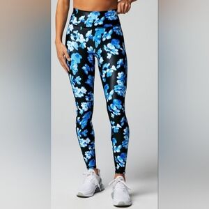 (SOLD) Compression Floral Blue and Black Leggings